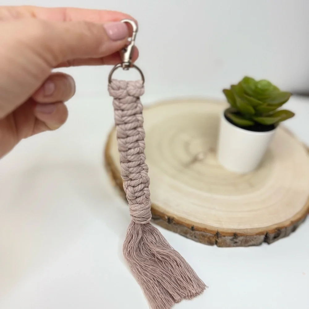 Boho Macramé Pink Gray Keychain